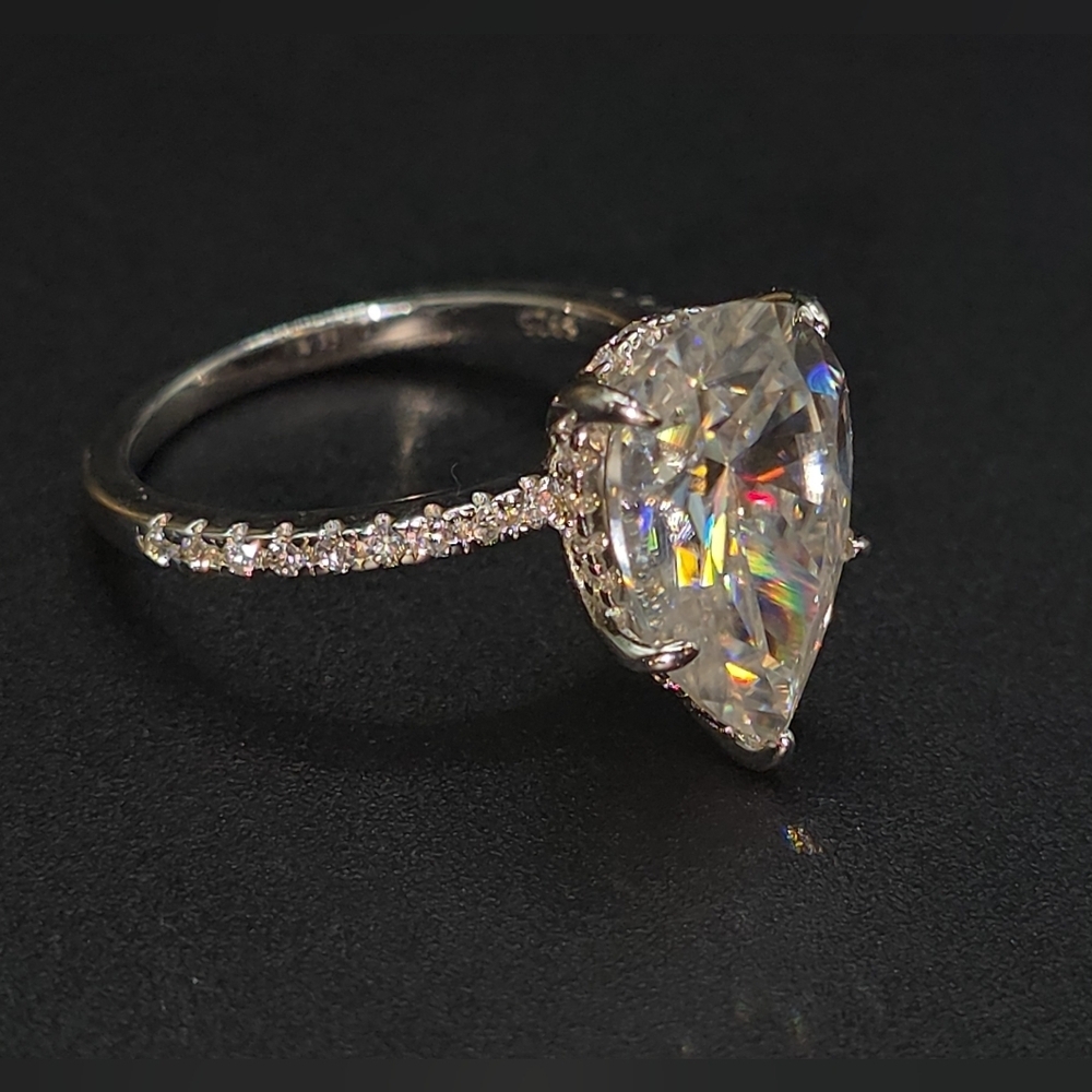 5ct FIRE 🔥 Moissanite Diamond Ring | S925 | Hidden Halo. Pear Cut.